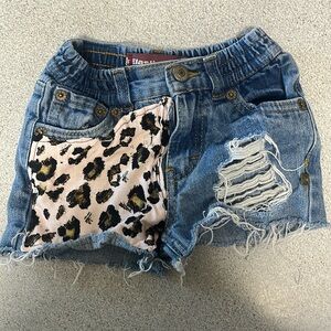 Levi’s shorts cheetah print